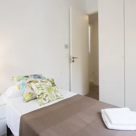 Апартаменты 4 Bedroom/3 Baths W/ Ac In Near Beach! *