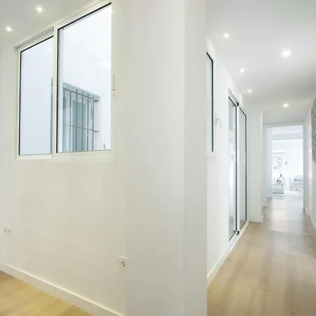 Апартаменты 4 Bedroom/3 Baths W/ Ac In Near Beach! Аликанте