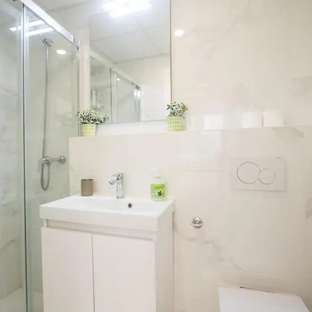 4 Bedroom/3 Baths W/ Ac In Near Beach! * Аликанте