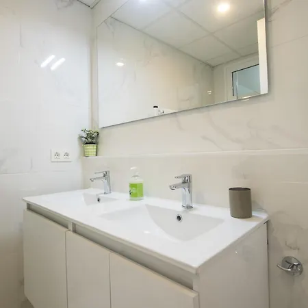 Апартаменты 4 Bedroom/3 Baths W/ Ac In Near Beach! *