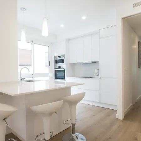 4 Bedroom/3 Baths W/ Ac In Near Beach! Апартаменты